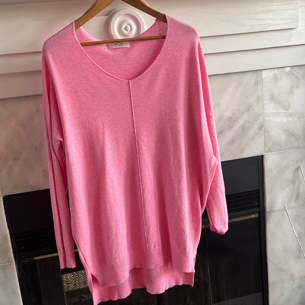 Elegant Pink Women's Crew Neck Sweater